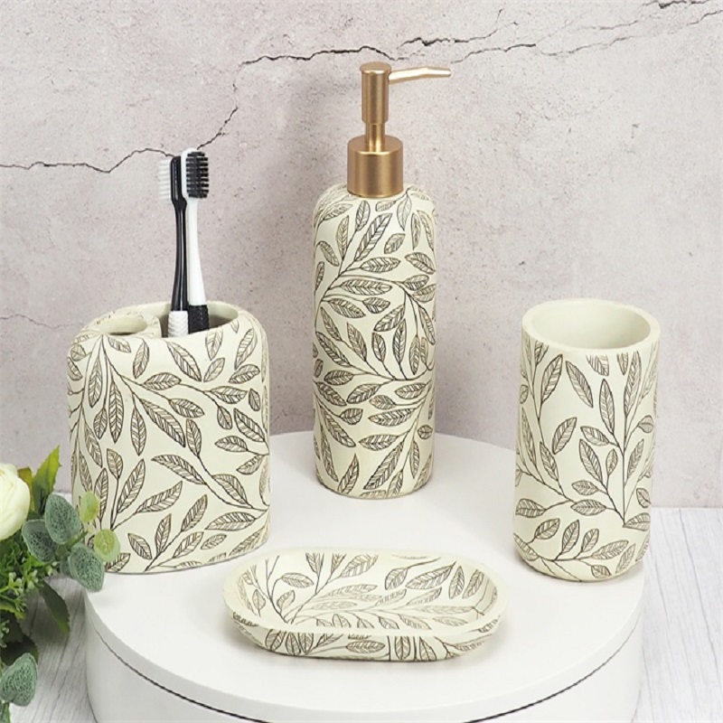 The leaves pattern Bathroom Product yellow Color Polyresin Accessory Bath Sets