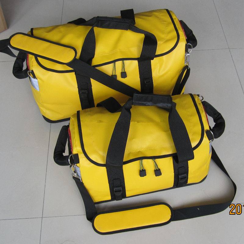 27L duffle boat bag is made by durable PVC tarpaulin and with hard waterproof EVA bottom