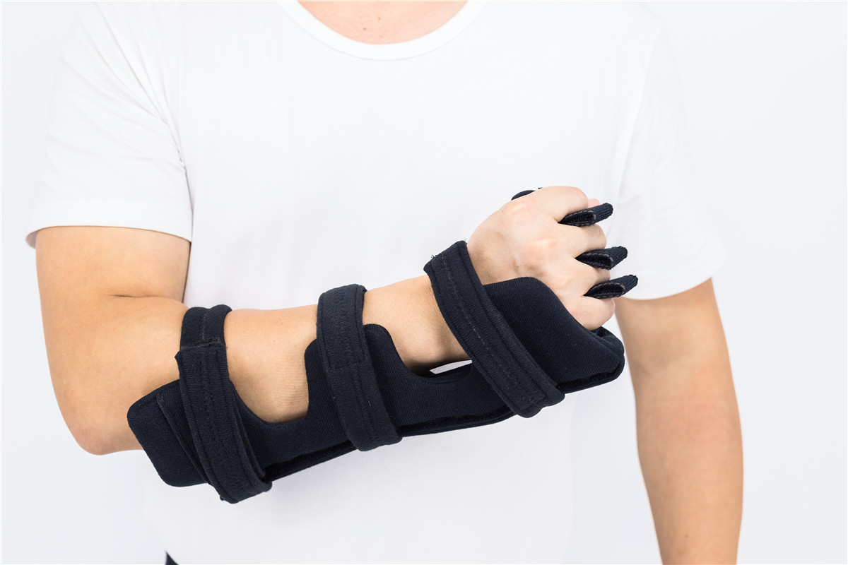 Hand wrist splints and forearm braces with grab handles and adjustable angle metal bar