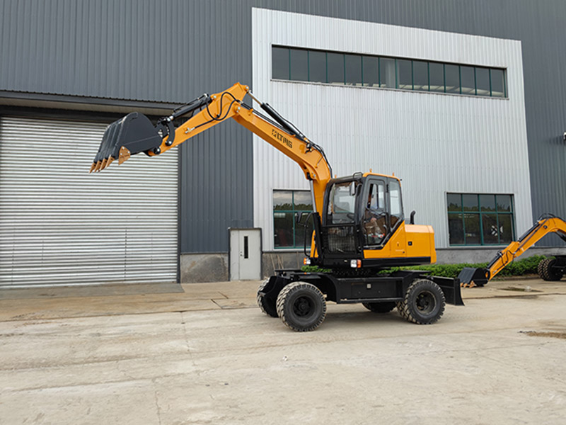7 Ton Wheel Excavator Digger With Strong power Engine